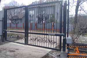 Установка автоматики для распашных ворот. Калининград. 