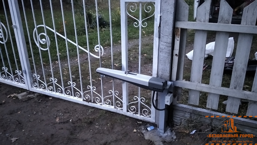 Установка автоматики на распашные ворота. Новые кронштейны.