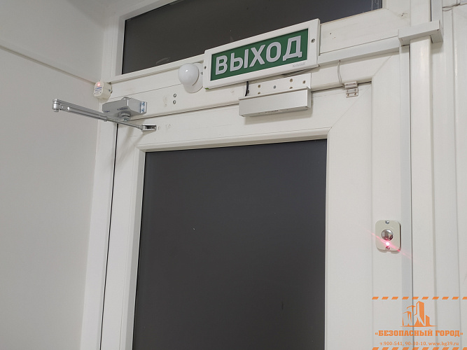 Контроль доступа с видеодомофоном на пластиковую дверь