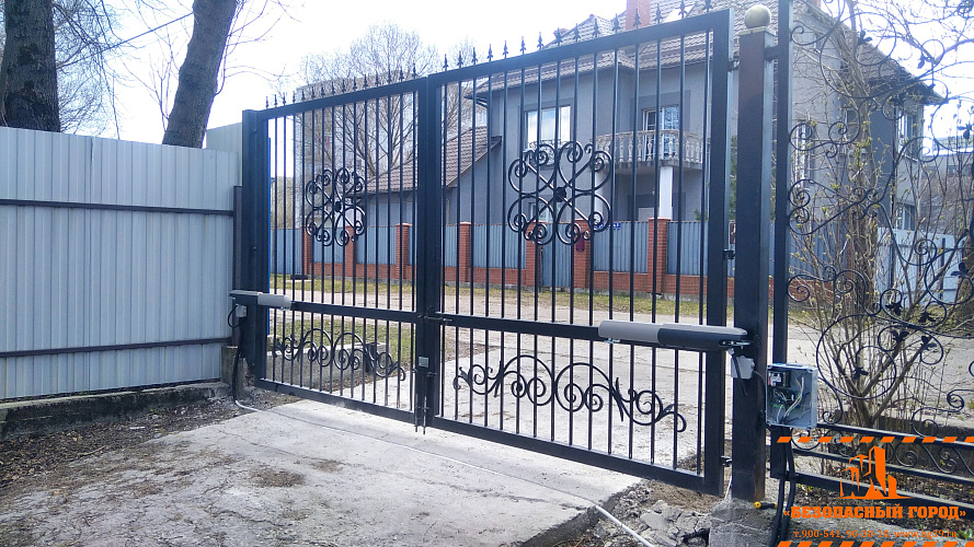 Установка автоматики для распашных ворот. Калининград.