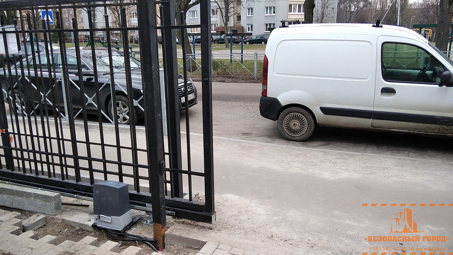 Установка автоматики для откатных ворот на школу