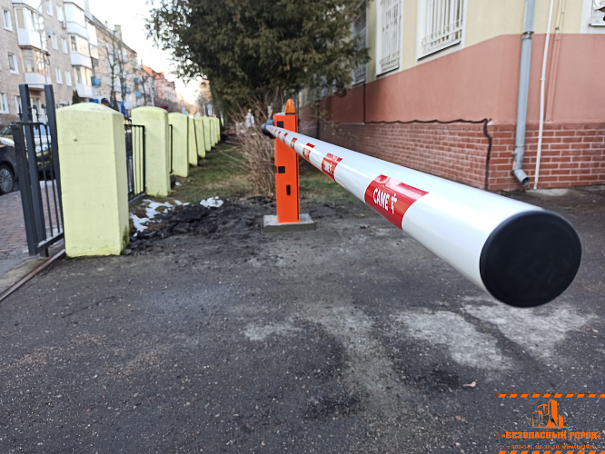 Монтаж шлагбаума на Гостиной