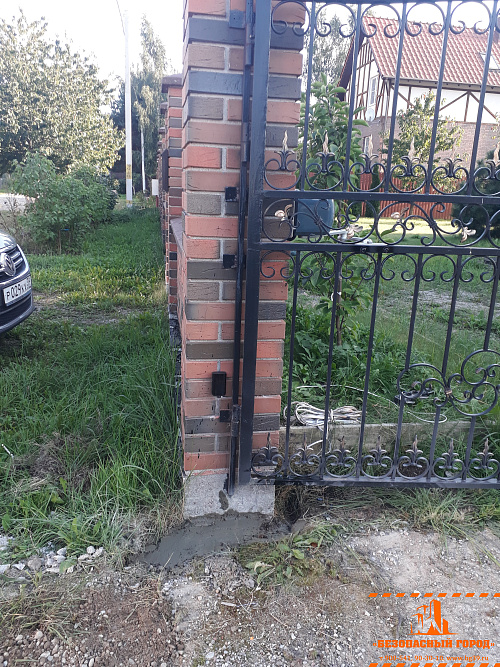 Установка рычажной автоматики на распашные ворота