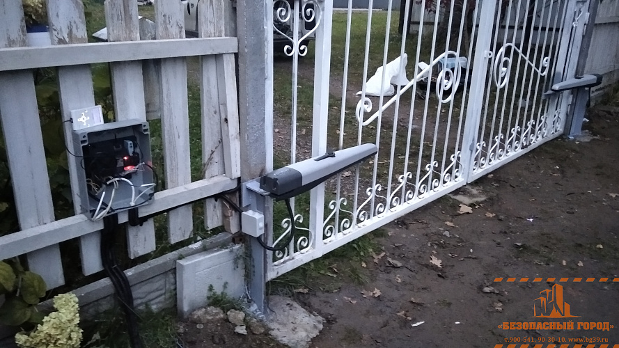 Установка автоматики на распашные ворота. Новые кронштейны.