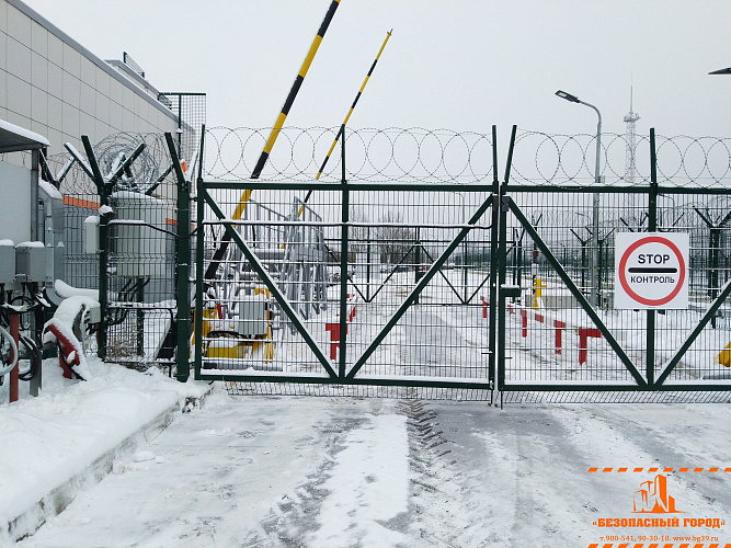 Противотаранный гидравлический шлагбаум на блоке управления NICE A60