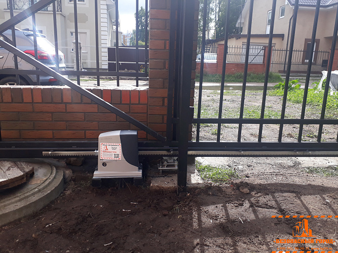 Установка популярной автоматики для откатных ворот