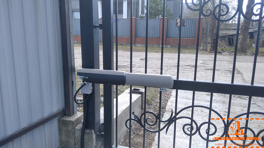 Установка автоматики для распашных ворот. Калининград.