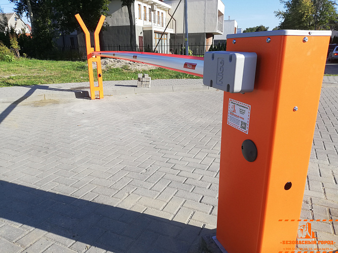Установка шлагбаума на многоквартирный дом